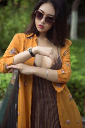 迈开腿让我亲亲你的小坤坤_剧情片免费电视剧