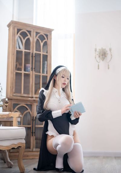 亚洲第一嫩模一丝不佳_在线观看免费版